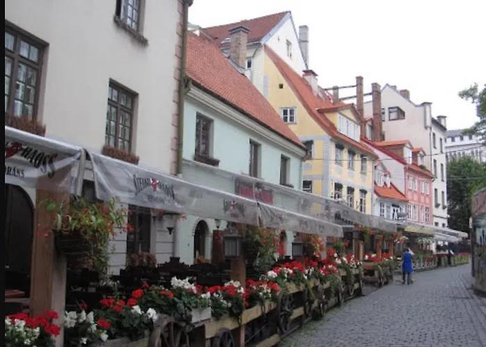 Cheap And Chic Apartment