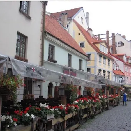 Cheap And Chic Apartament